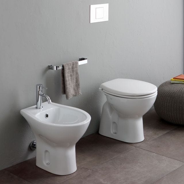 SET DE SANITAIRES AU SOL DISTANCÉS DU MUR WC ET BIDET | CIPRO